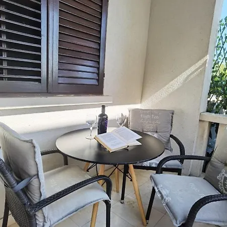 Tina Apartman *